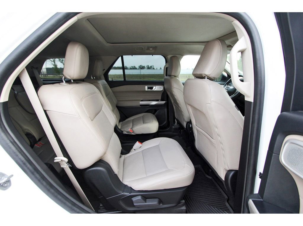 Certified 2022 Ford Explorer Limited w/ Limited Technology Package RWD image 10