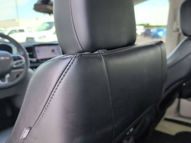 Used 2023 Chrysler Pacifica Touring-L FWD image 13