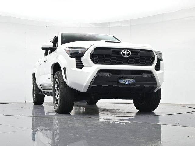 Used 2024 Toyota Tacoma TRD Sport AWD/4WD image 32