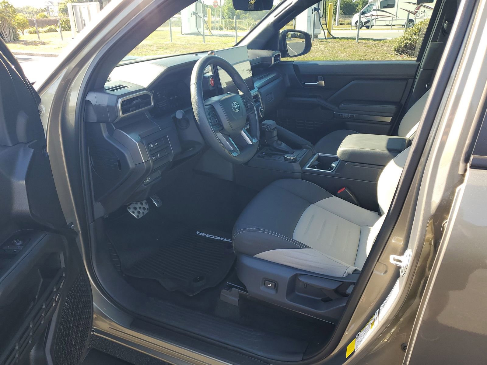 Used 2025 Toyota Tacoma TRD Sport RWD image 15