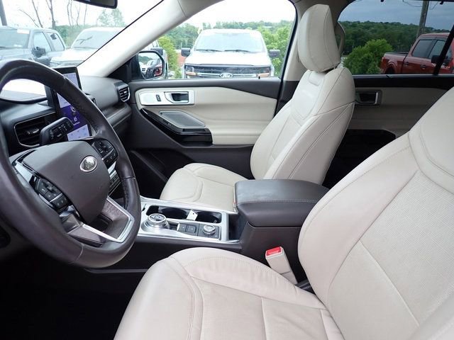 Certified 2022 Ford Explorer Platinum w/ Technology Package AWD/4WD image 17