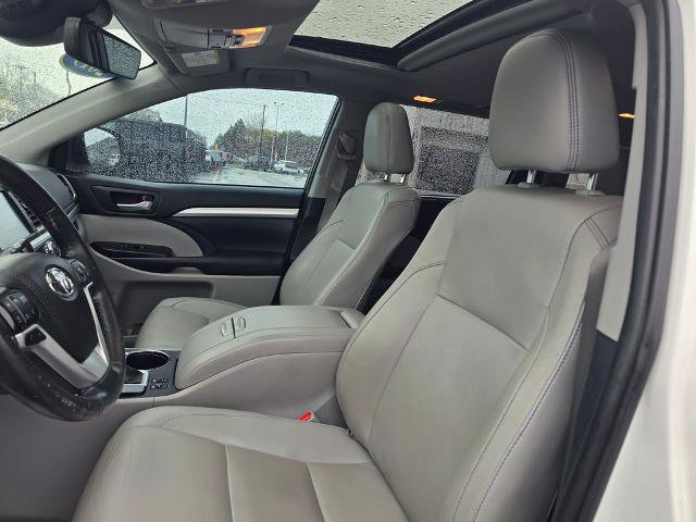 Used 2019 Toyota Highlander XLE AWD/4WD image 12