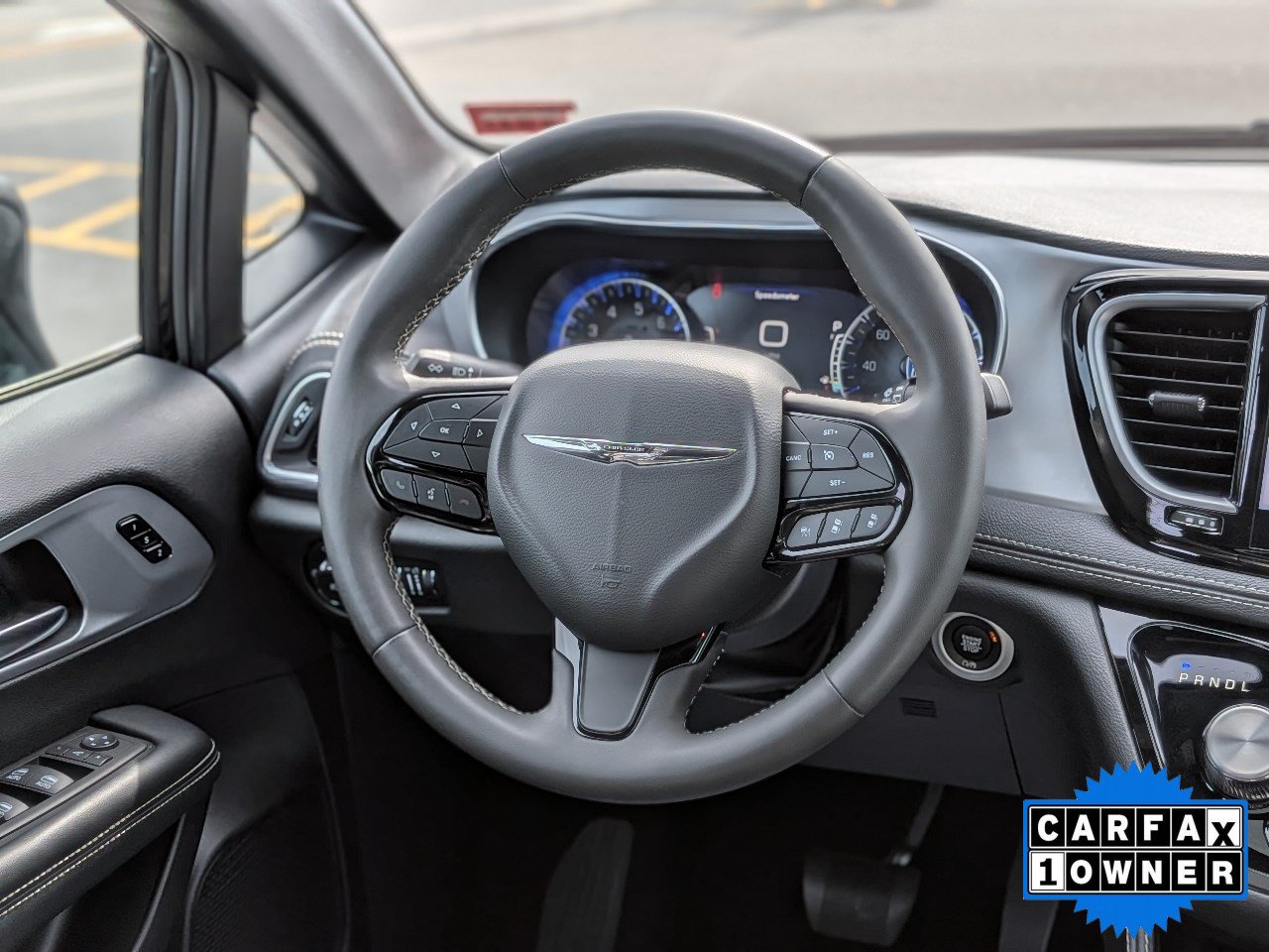 Used 2025 Chrysler Pacifica Limited FWD image 18
