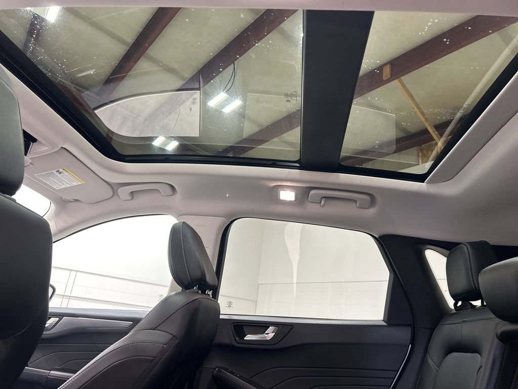 Certified 2022 Ford Escape Titanium image 29