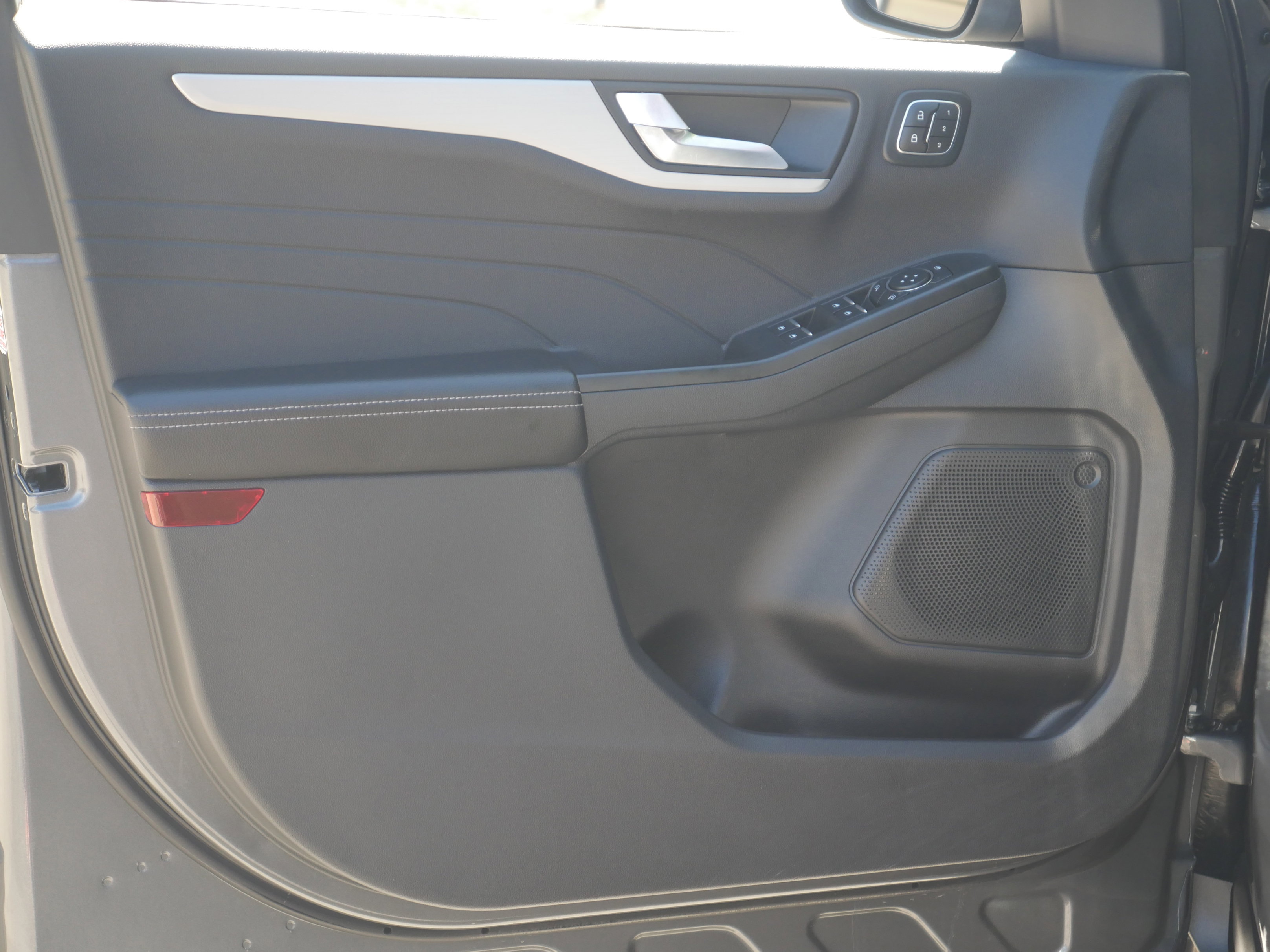 Certified 2025 Ford Escape Platinum AWD/4WD image 33
