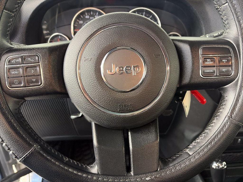 Used 2018 Jeep Wrangler Rubicon AWD/4WD image 14