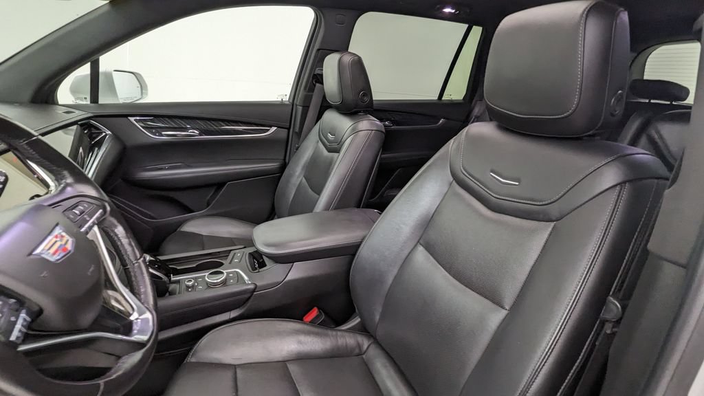 Used 2020 Cadillac XT6 Premium Luxury AWD/4WD image 2
