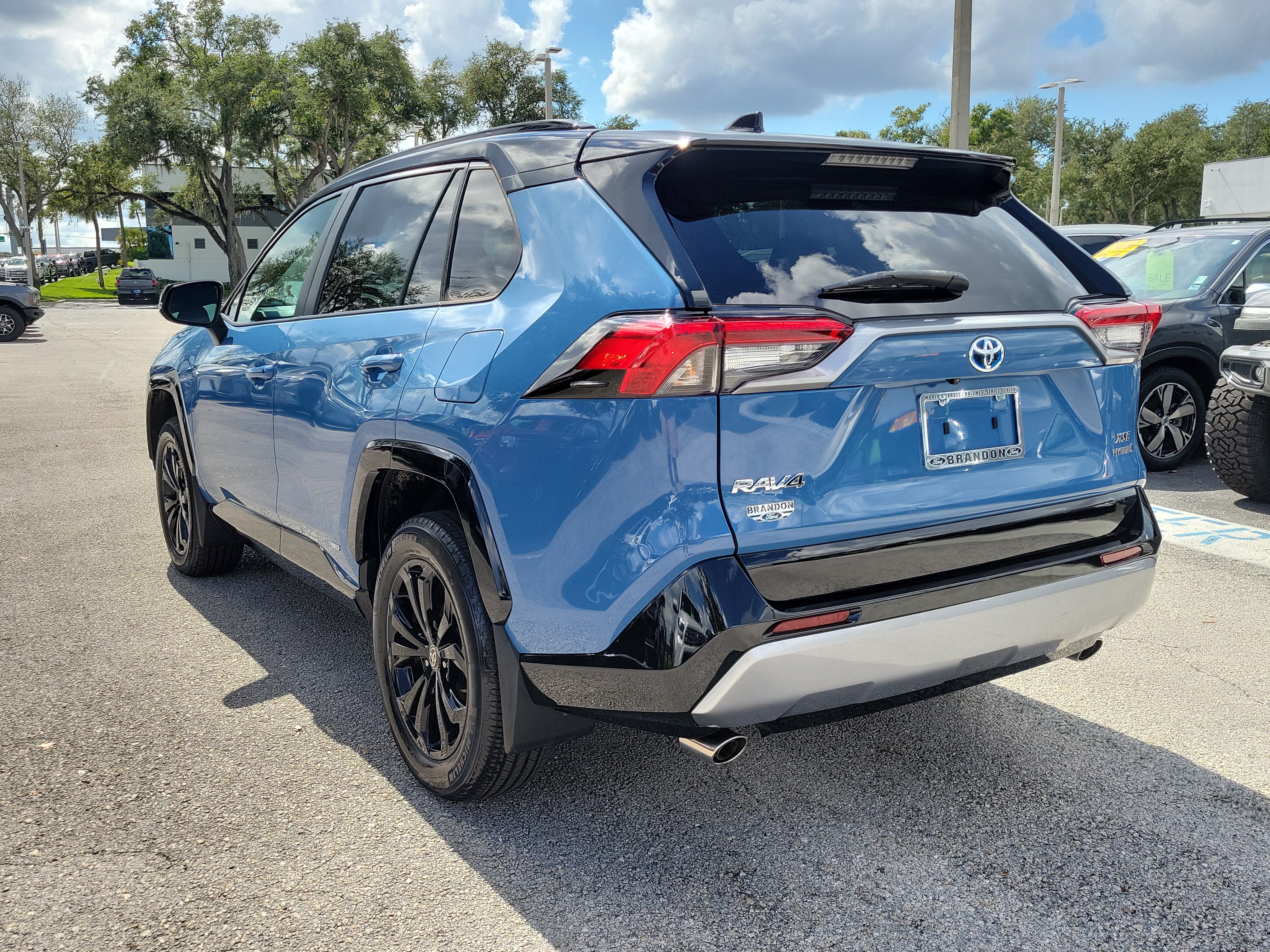 Used 2024 Toyota RAV4 XSE AWD/4WD image 7