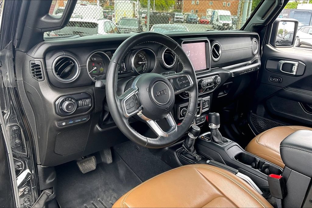 Used 2022 Jeep Wrangler Unlimited Rubicon 4xe w/ Cold Weather Group AWD/4WD image 12