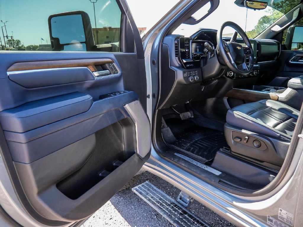 Used 2024 Chevrolet Silverado 2500 High Country w/ High Country Premium Package AWD/4WD image 33