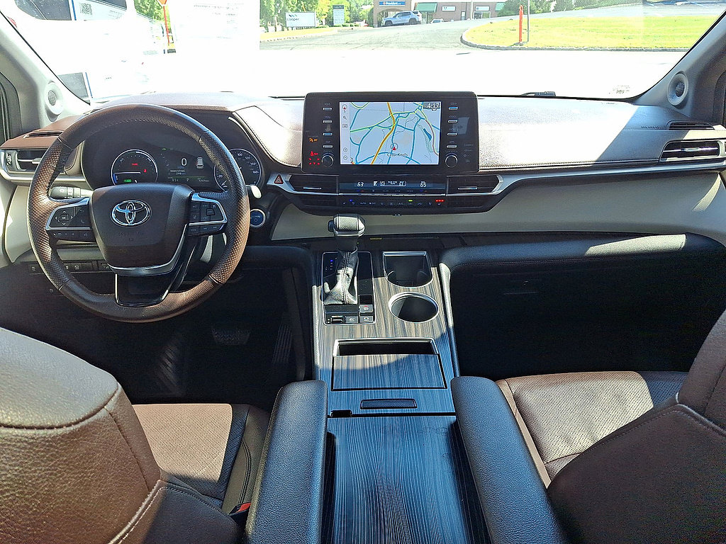 Used 2023 Toyota Sienna Platinum AWD/4WD image 10