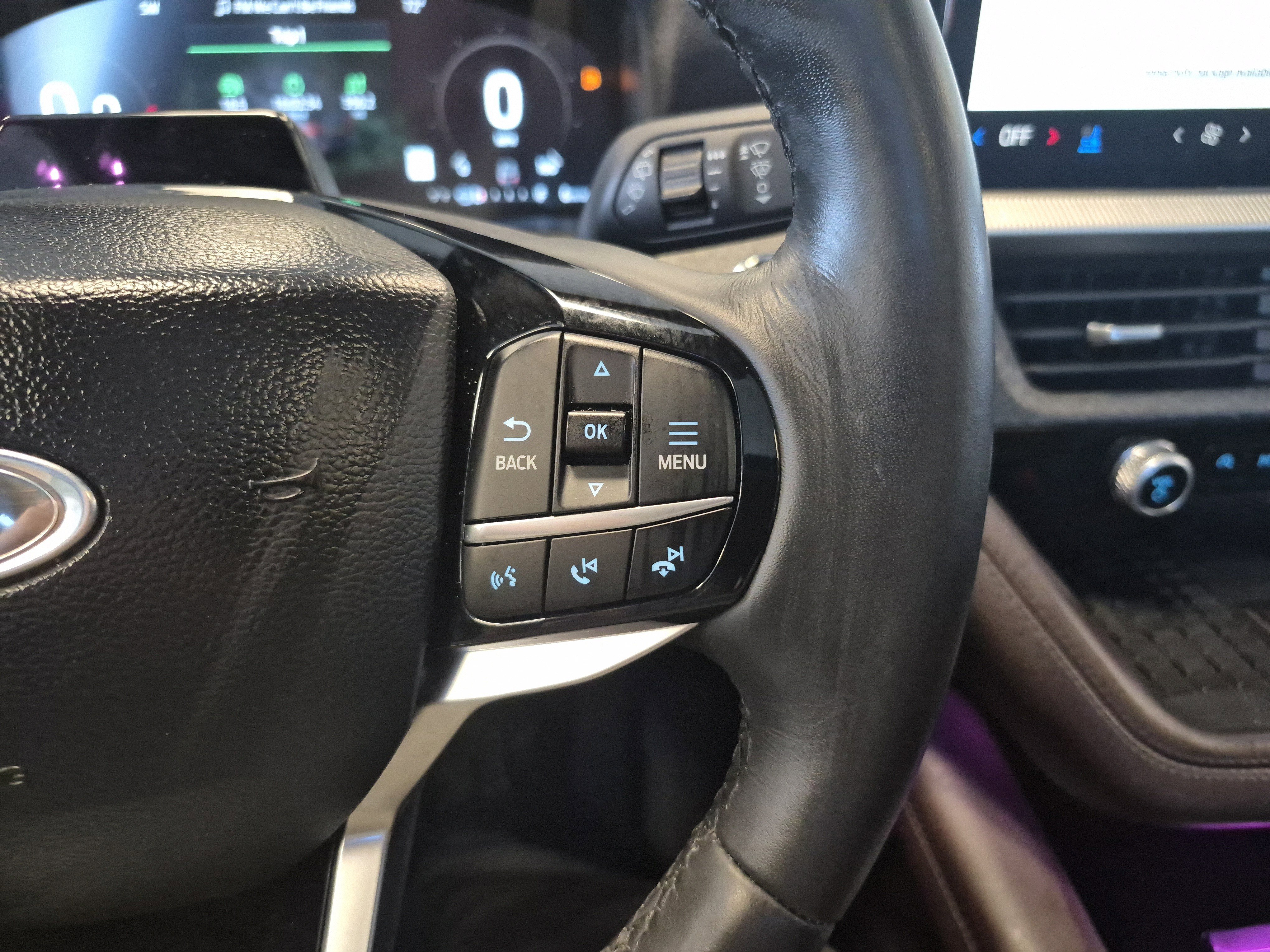 Certified 2025 Ford Explorer Platinum image 27