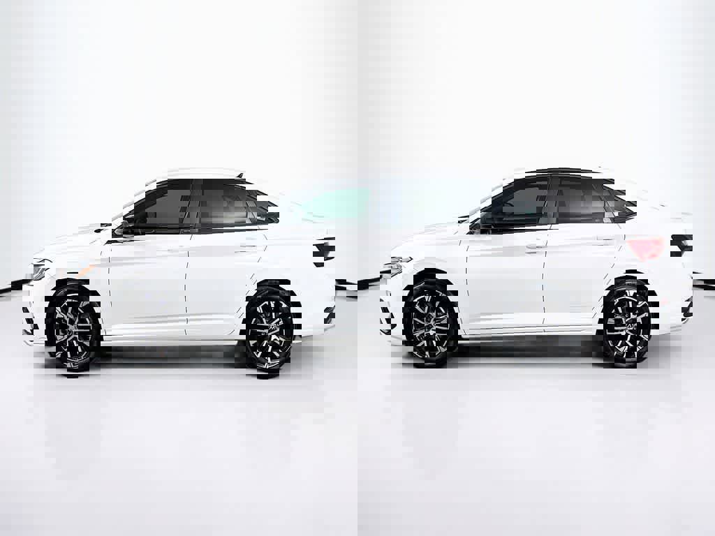 Used 2025 Volkswagen Jetta Sport image 2