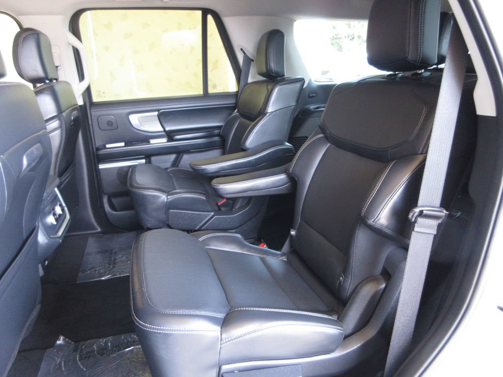 Certified 2025 Ford Expedition Platinum w/ Driver's Package AWD/4WD image 24