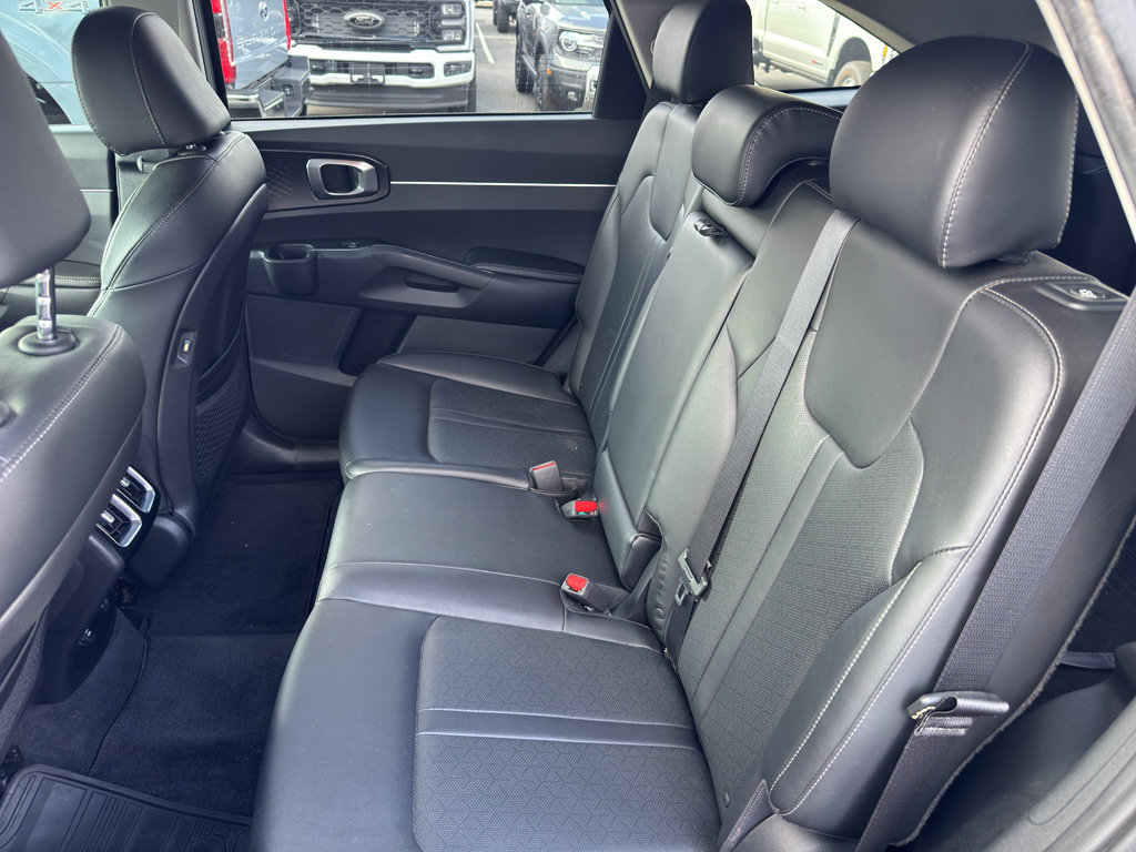 Used 2022 Kia Sorento S FWD image 9