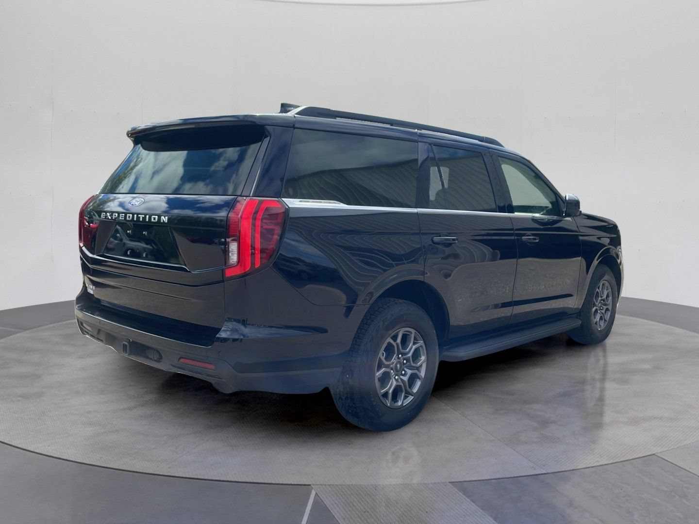 Certified 2025 Ford Expedition Active AWD/4WD image 6