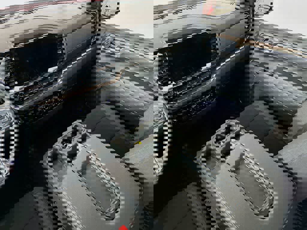 Used 2025 Chevrolet Silverado 1500 LT image 14