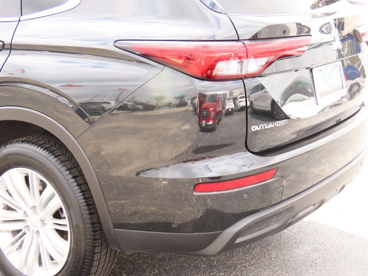 Used 2024 Mitsubishi Outlander ES image 16