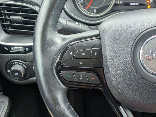 Used 2019 Jeep Cherokee Latitude Plus AWD/4WD image 16