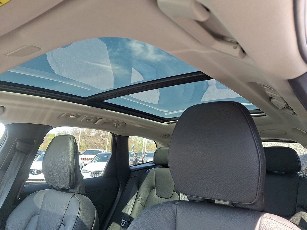 Used 2024 Volvo XC60 B5 Plus w/ Protection Package Premier AWD/4WD image 14