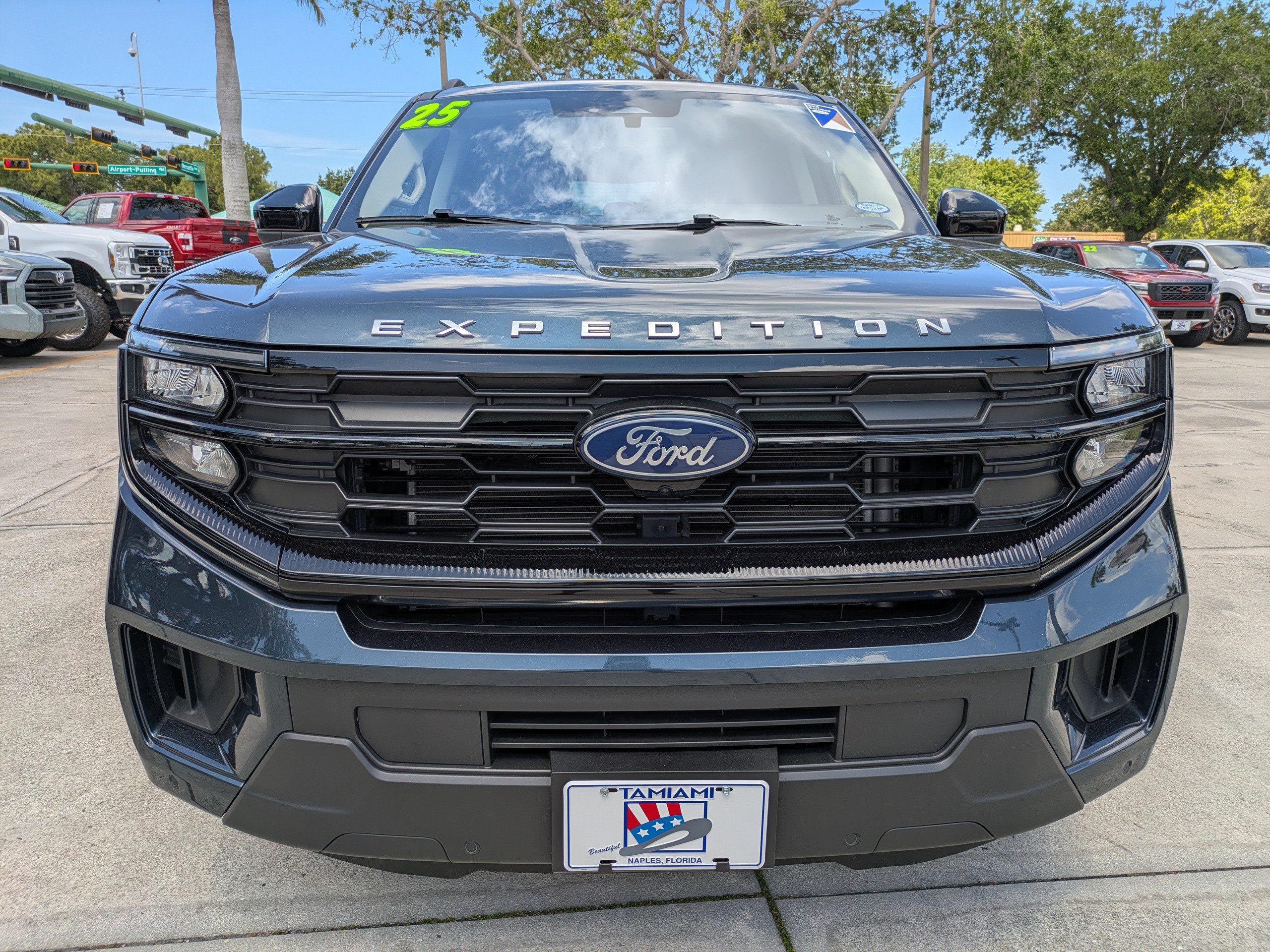 Certified 2025 Ford Expedition Active AWD/4WD image 8