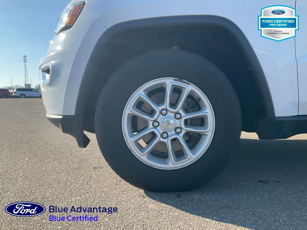 Used 2020 Jeep Grand Cherokee Laredo image 32