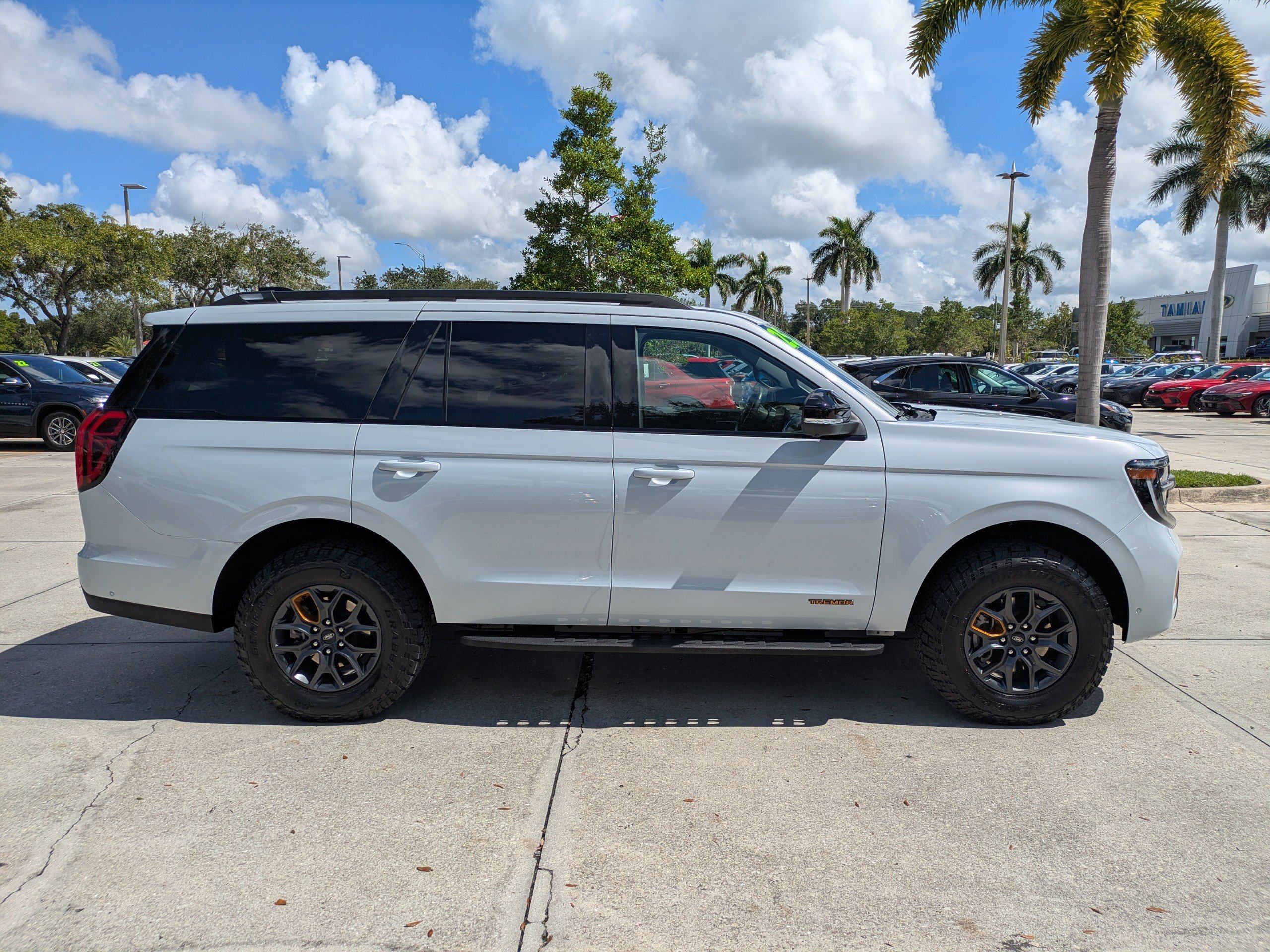 Certified 2025 Ford Expedition Tremor AWD/4WD image 3