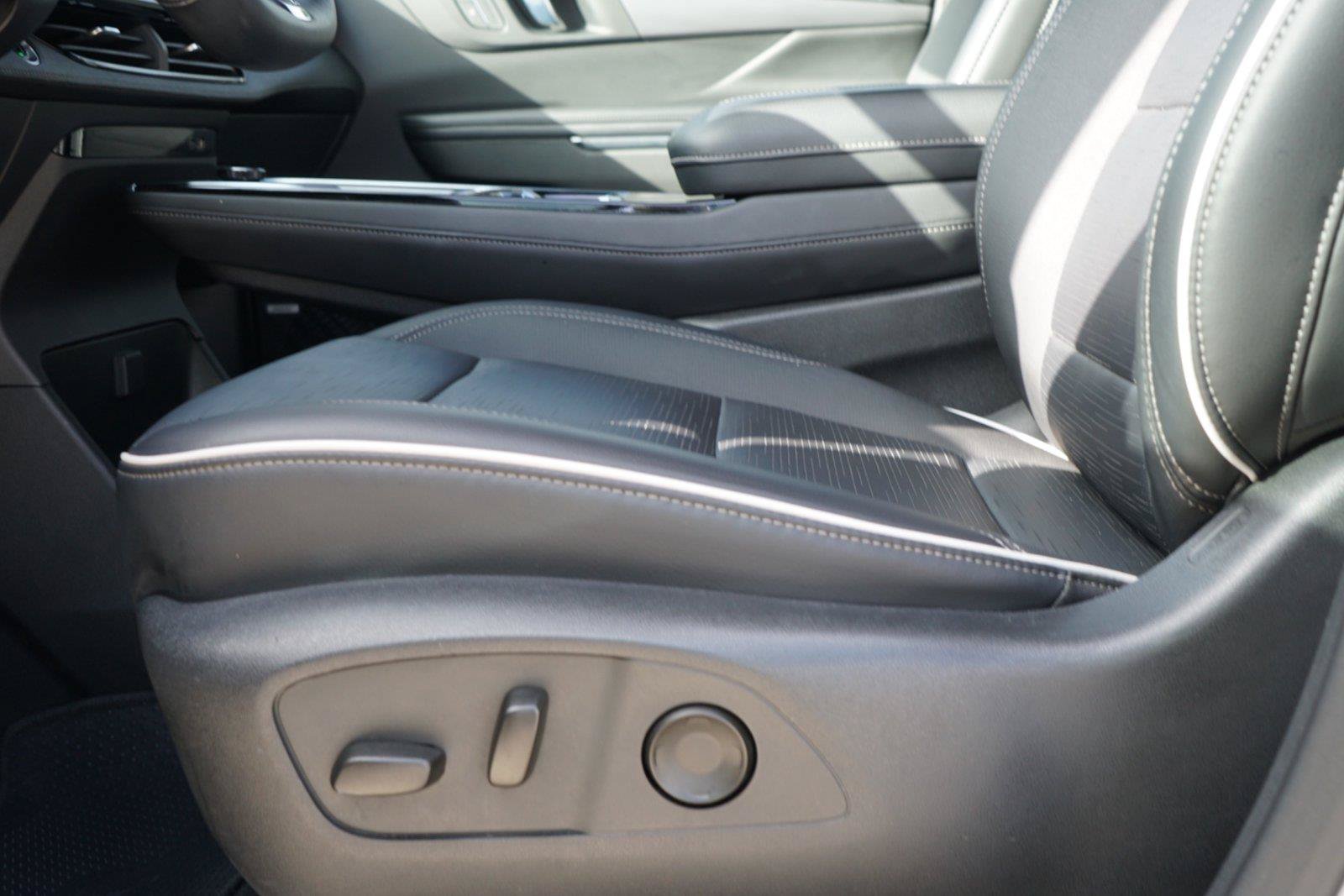 Used 2025 Buick Enclave Sport Touring w/ Super Cruise Package FWD image 20