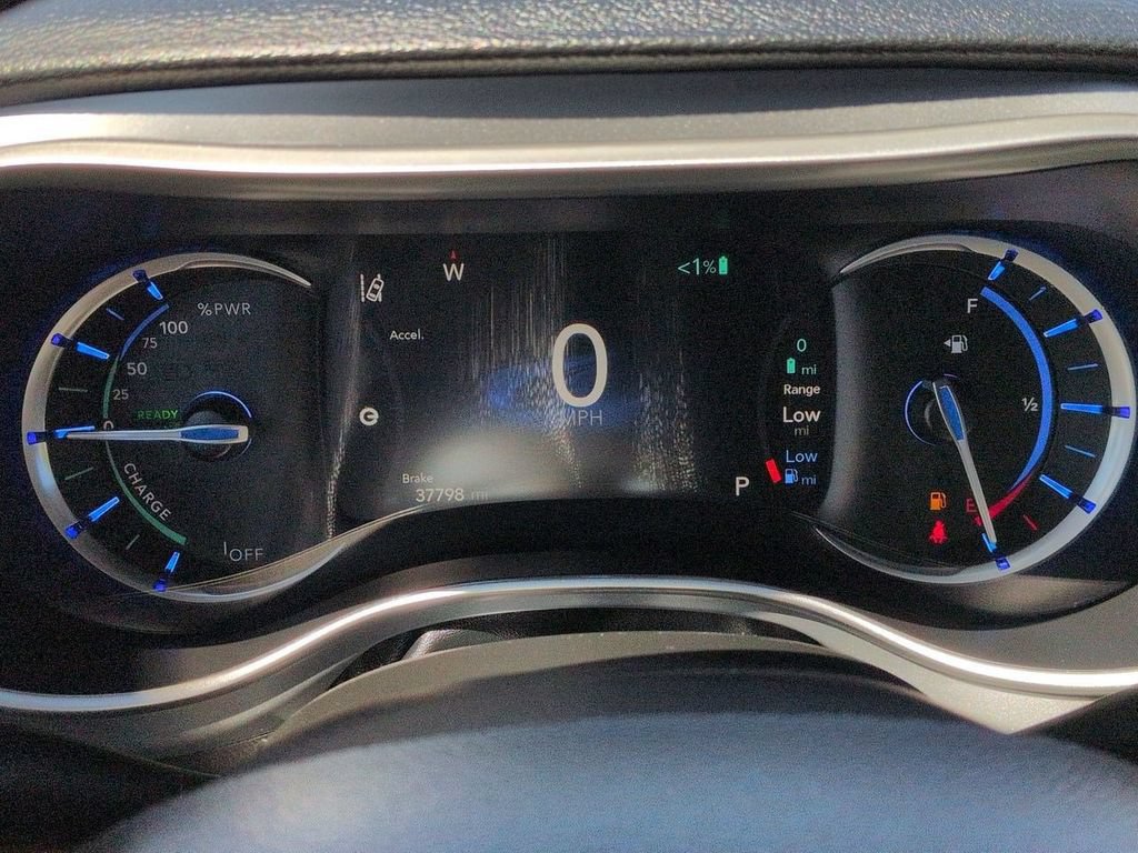 Used 2024 Chrysler Pacifica Limited FWD image 14