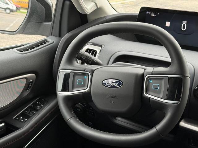 Certified 2025 Ford Expedition Active AWD/4WD image 12