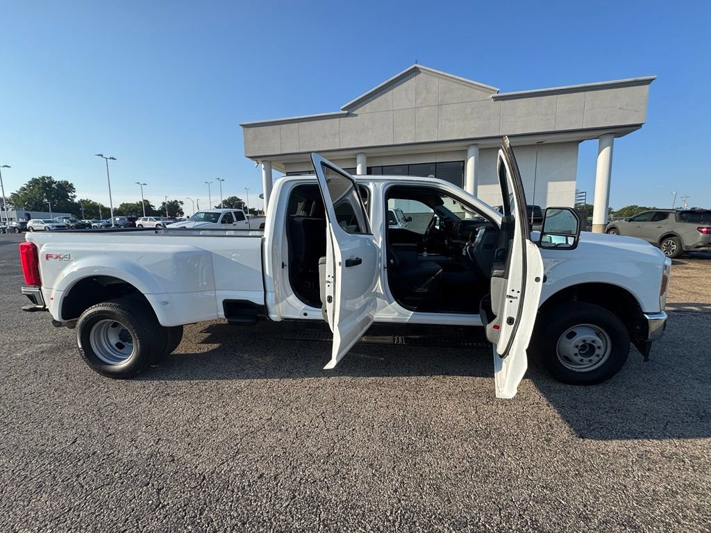 Certified 2025 Ford F350 XLT w/ FX4 Off-Road Package AWD/4WD image 8