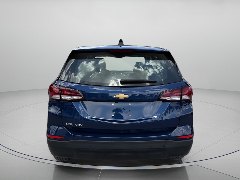 Used 2023 Chevrolet Equinox LS w/ Driver Confidence II Package FWD image 4