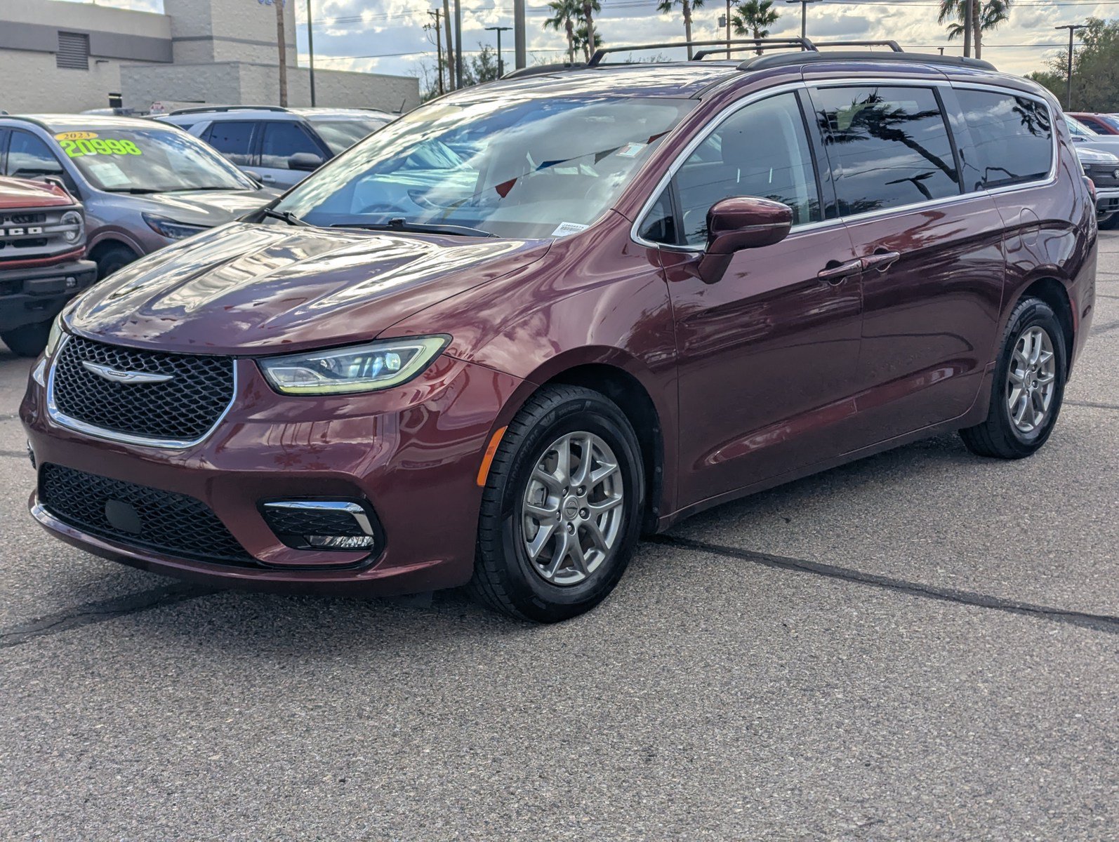 Used 2021 Chrysler Pacifica Touring FWD image 5