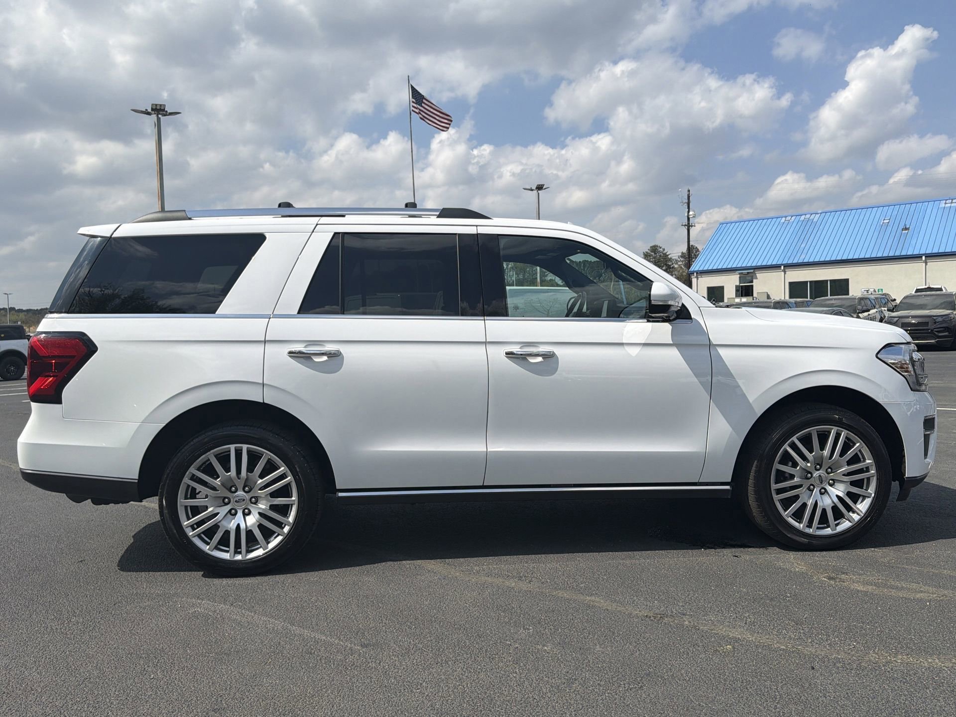 Certified 2024 Ford Expedition Limited AWD/4WD image 2