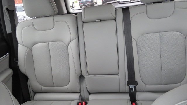 Used 2022 Jeep Grand Cherokee Overland image 12