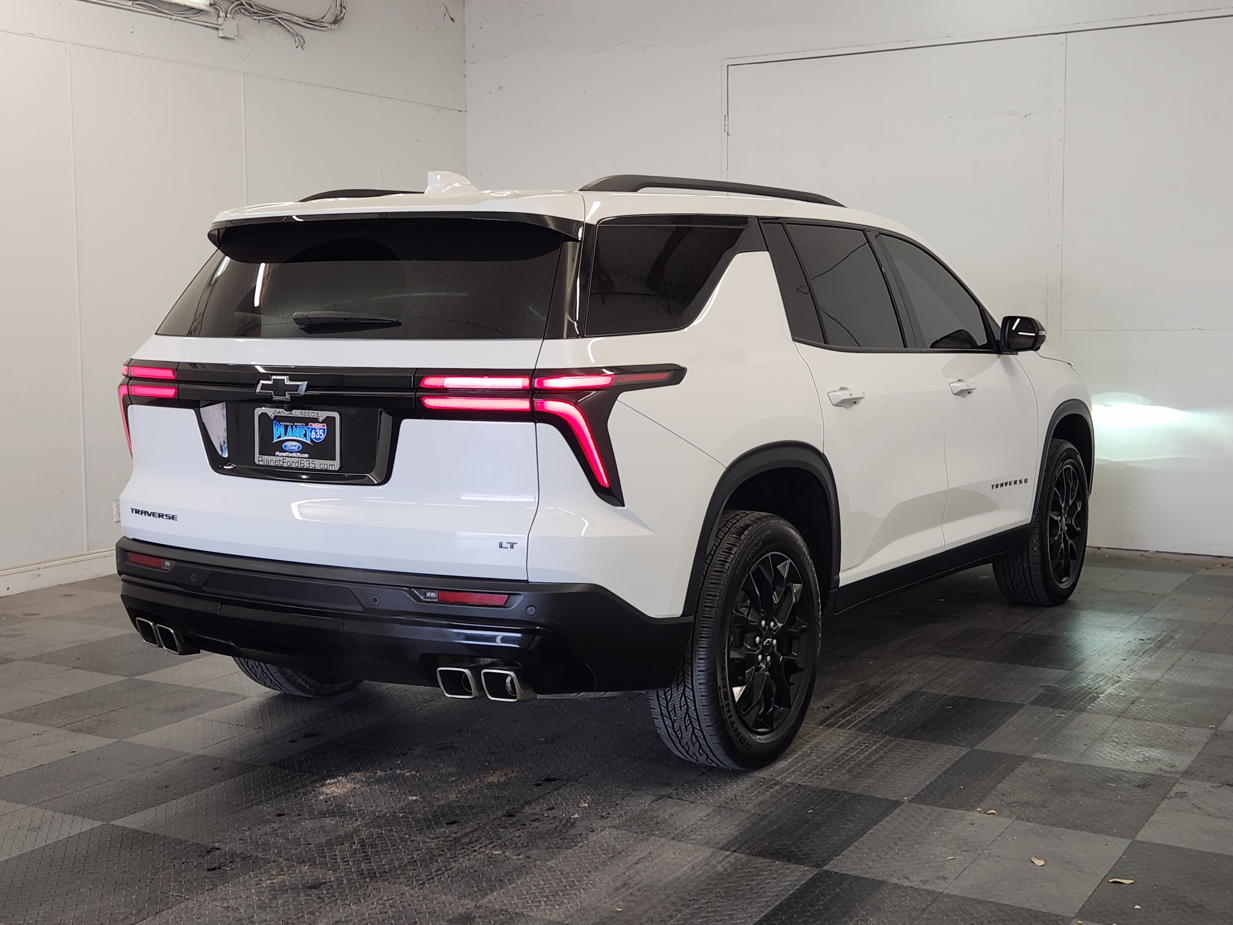 Used 2024 Chevrolet Traverse LT w/ Midnight/Sport Edition image 5