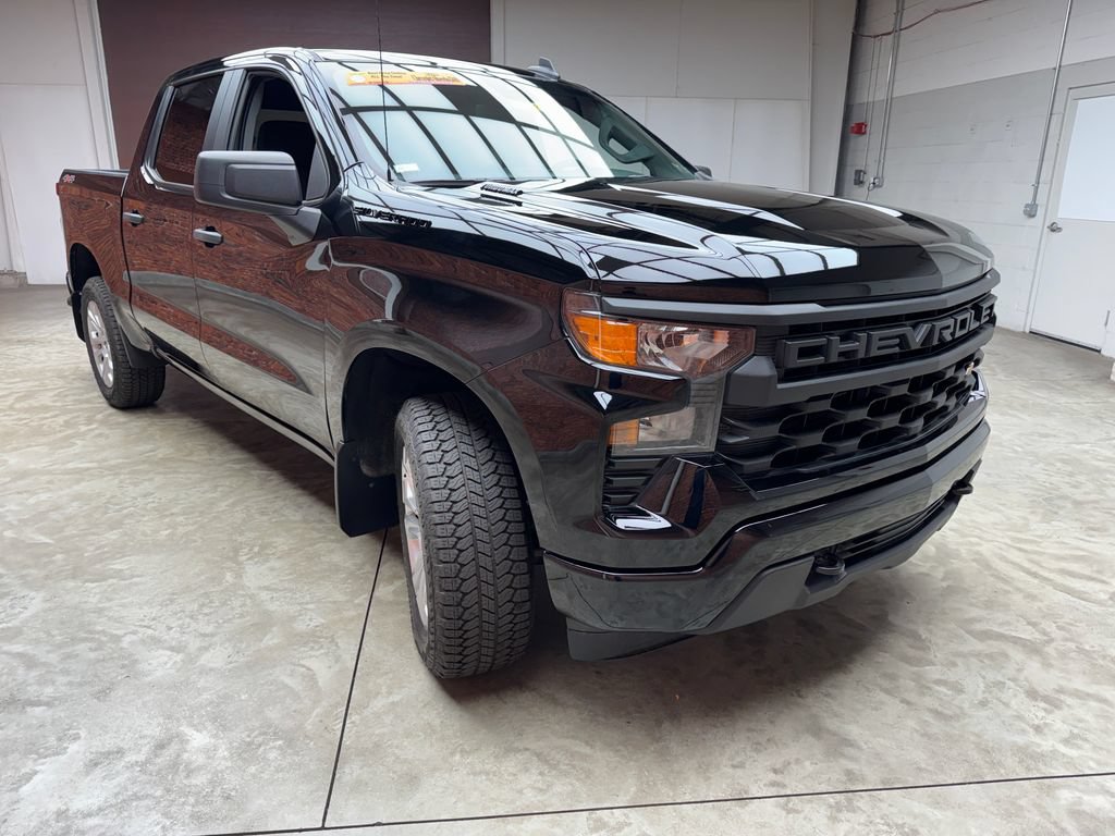 Used 2025 Chevrolet Silverado 1500 Custom w/ Turbomax Blackout Package AWD/4WD image 6