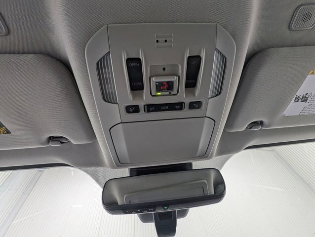 Used 2023 Toyota Highlander XLE AWD/4WD image 9