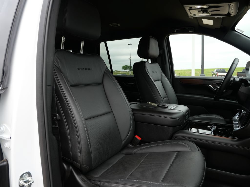 Used 2025 GMC Yukon Denali AWD/4WD image 20