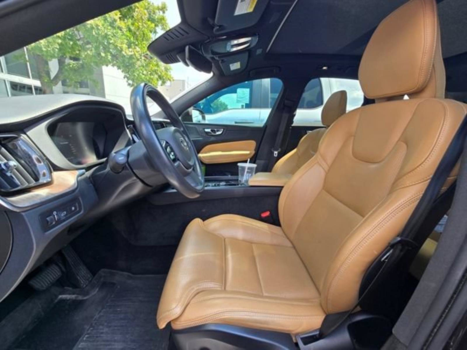 Used 2022 Volvo XC60 T8 Inscription w/ Advanced Package AWD/4WD image 5