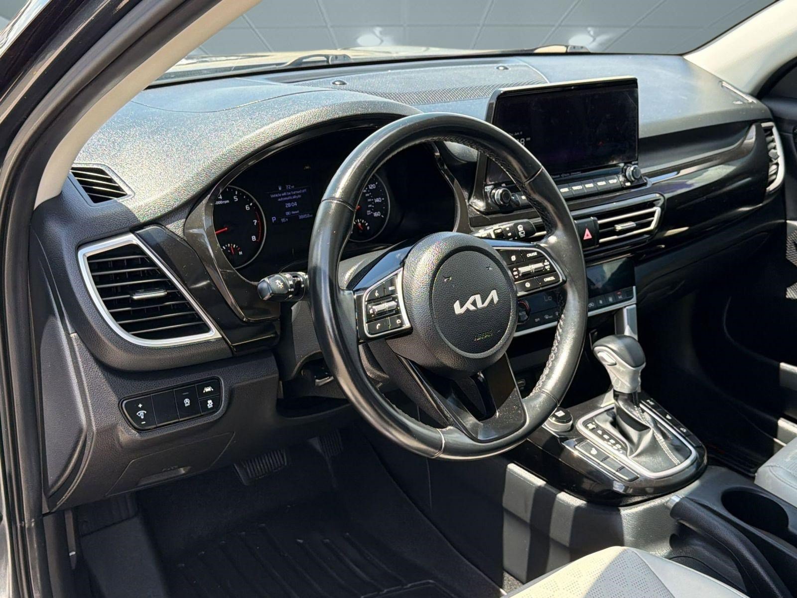 Used 2023 Kia Seltos EX AWD/4WD image 4