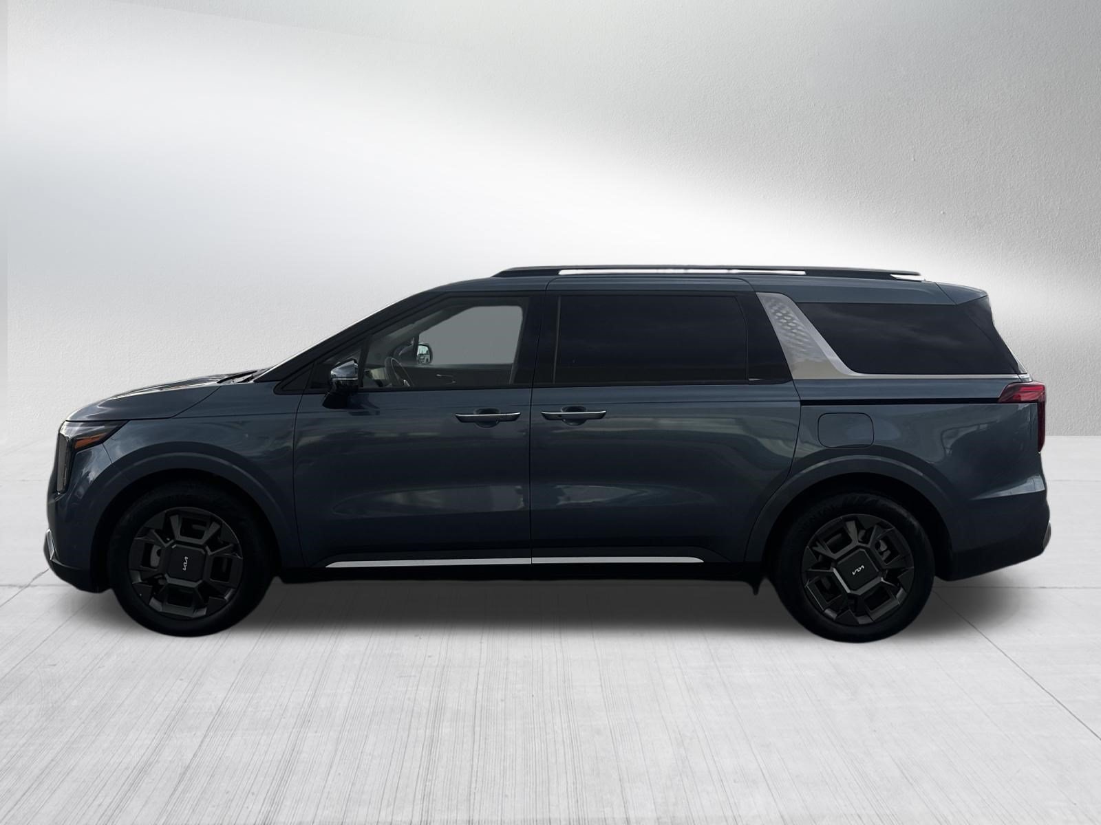 Used 2026 Kia Carnival SX FWD image 4