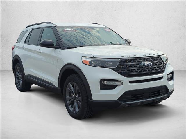 Certified 2023 Ford Explorer XLT w/ Equipment Group 202A AWD/4WD image 3