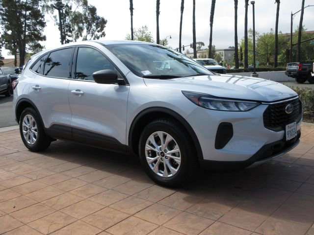 Certified 2025 Ford Escape Active w/ Tech Pack #1 FWD image 6