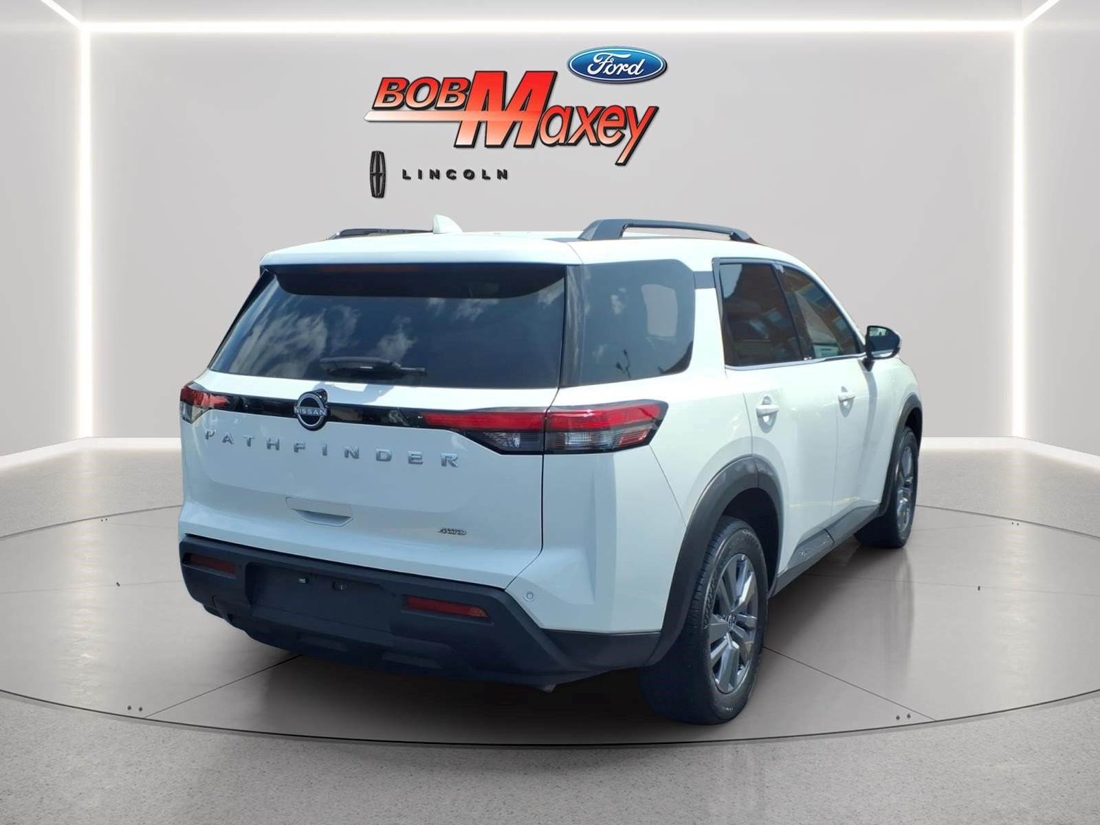 Used 2025 Nissan Pathfinder SV AWD/4WD image 4