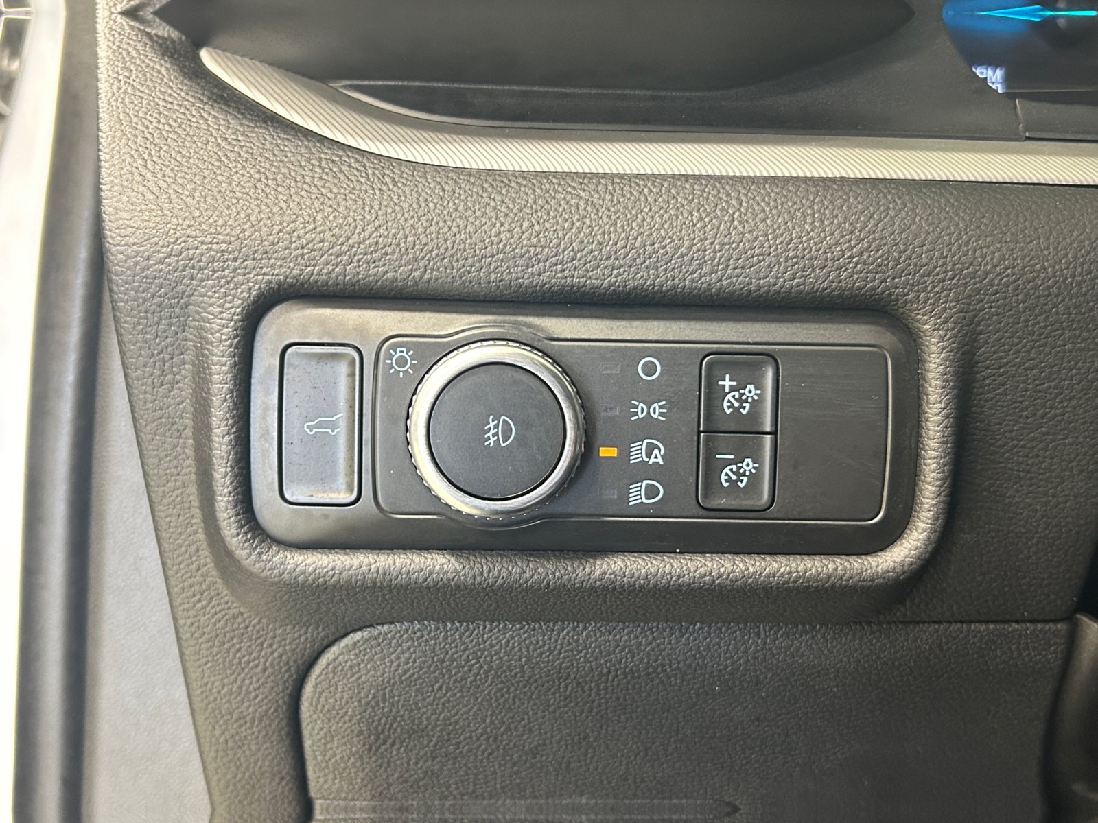 Certified 2021 Ford Explorer XLT w/ Equipment Group 202A RWD image 19