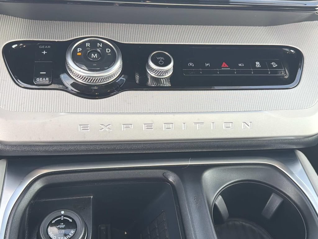 Certified 2025 Ford Expedition Active AWD/4WD image 20