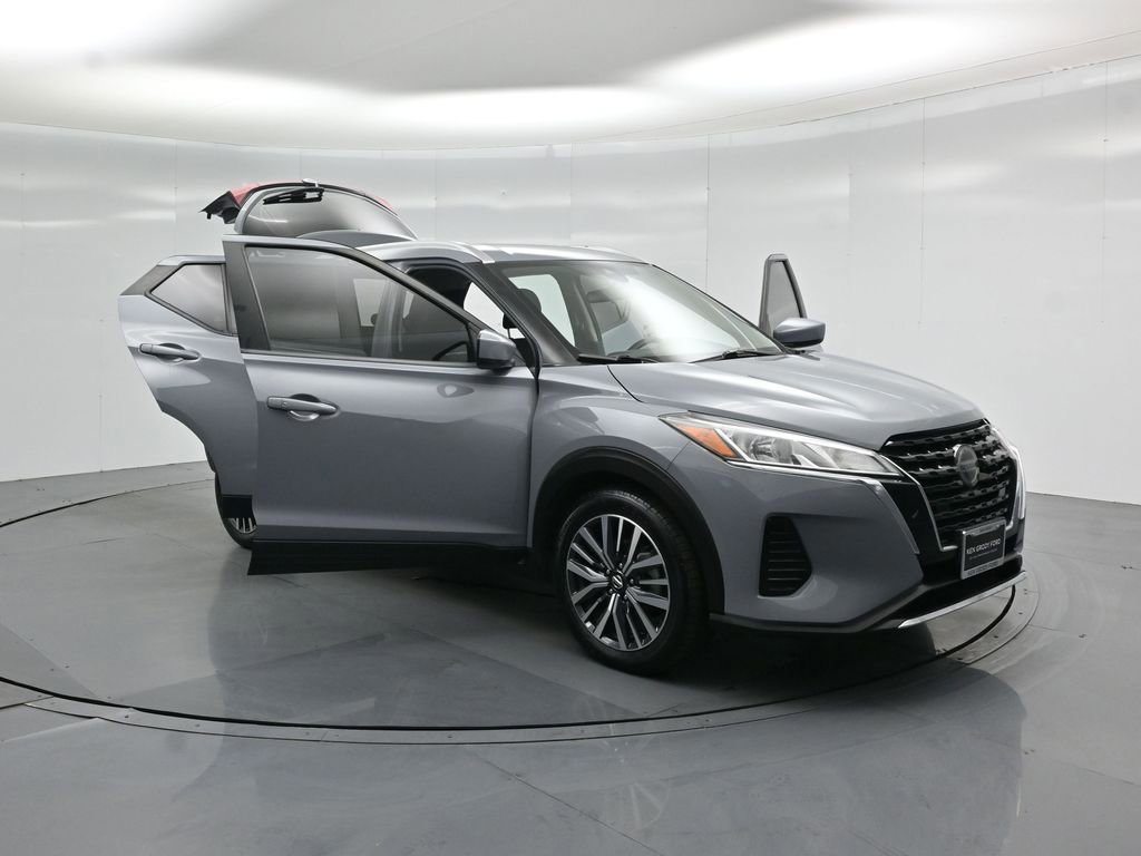 Used 2021 Nissan Kicks SV image 4