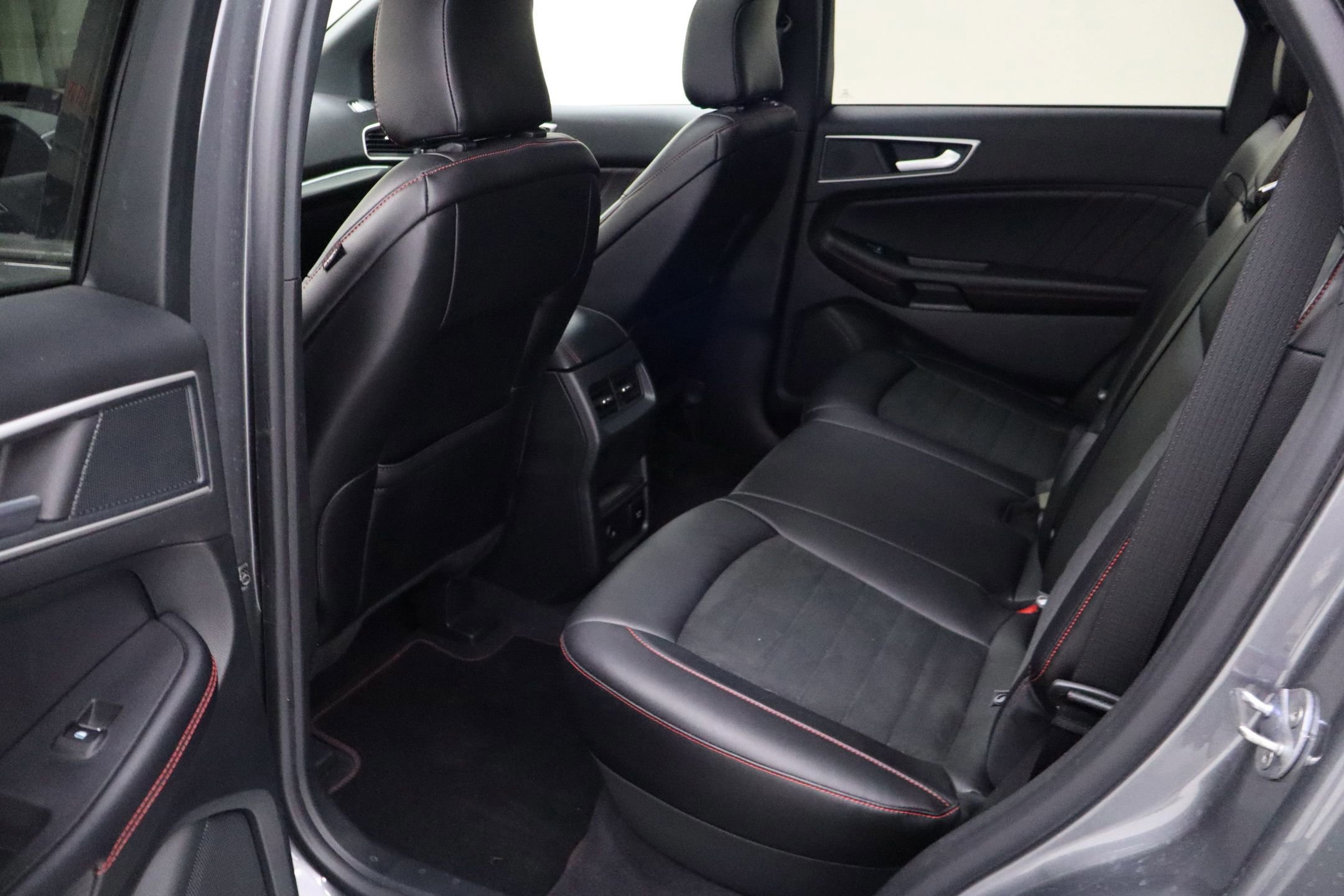 Certified 2024 Ford Edge ST-Line image 25