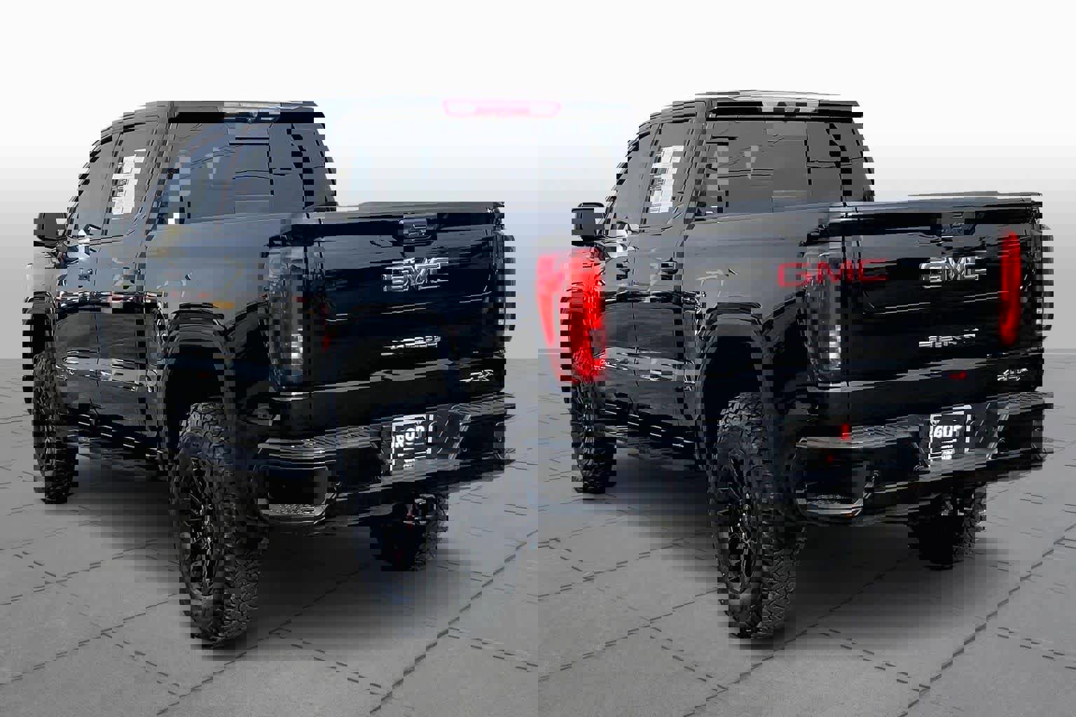 Used 2023 GMC Sierra 1500 AT4X image 2